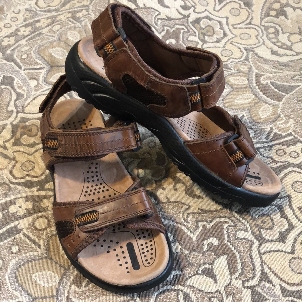SoftMoc Men’s Adjustable 2 Strap Brown Sandals. Leather and Synthetic.